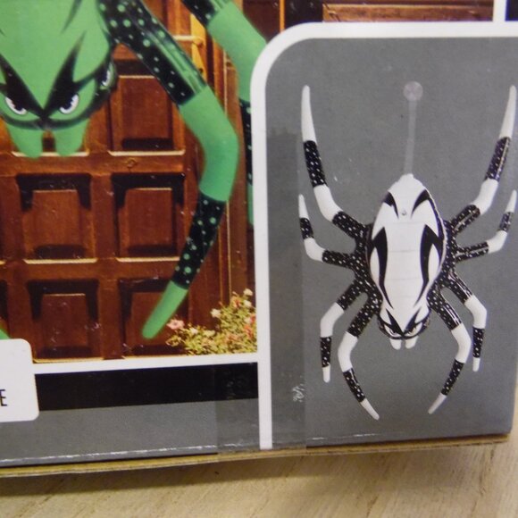 Huge 48 inch Inflatable Spider that also Glows in the dark Use inside or out - Picture 3 of 6